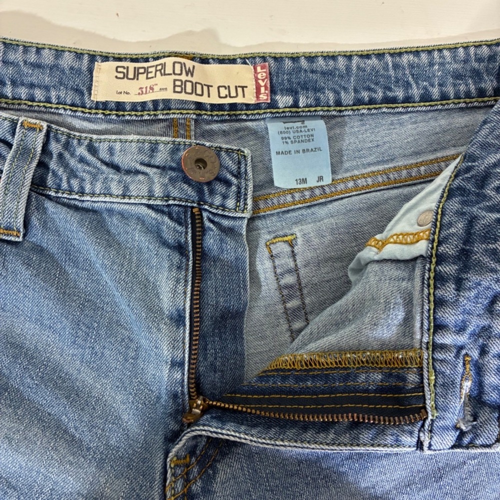 Levis 518 Superlow Denim Shorts Light Wash Raw Hem 13M JR Womens Blue Cutoffs - Picture 12 of 12